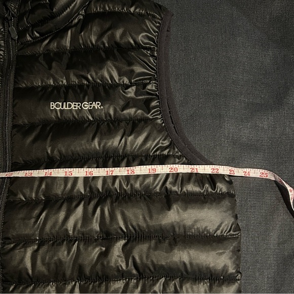 Men's Black Quilted Vest - Picture 7 of 11